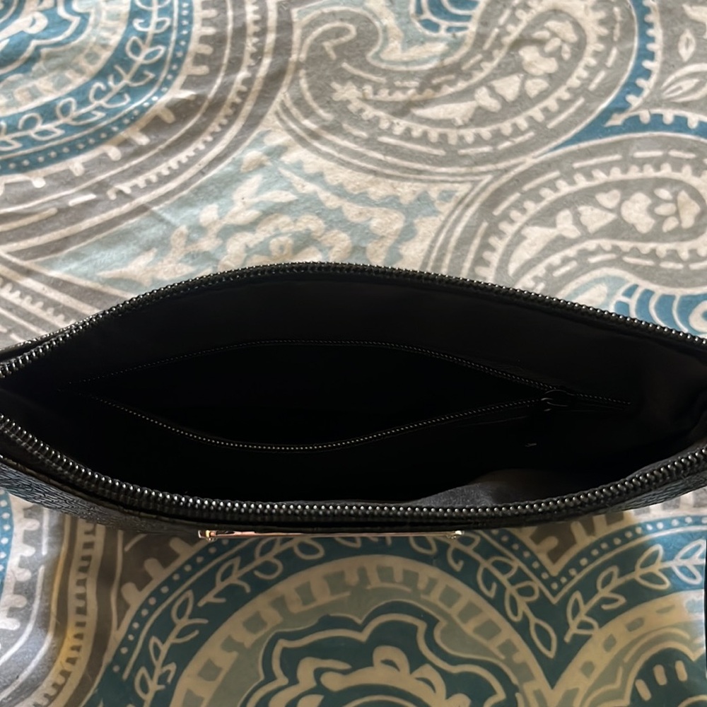 Kathy Van Zeeland Wrist Bag - Picture 3 of 3